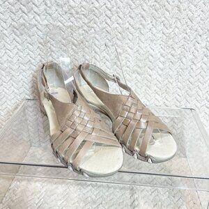 Skechers Peep Toe Front Weave Metallic‎ Taupe Sandals Womens Size 6 Coquette